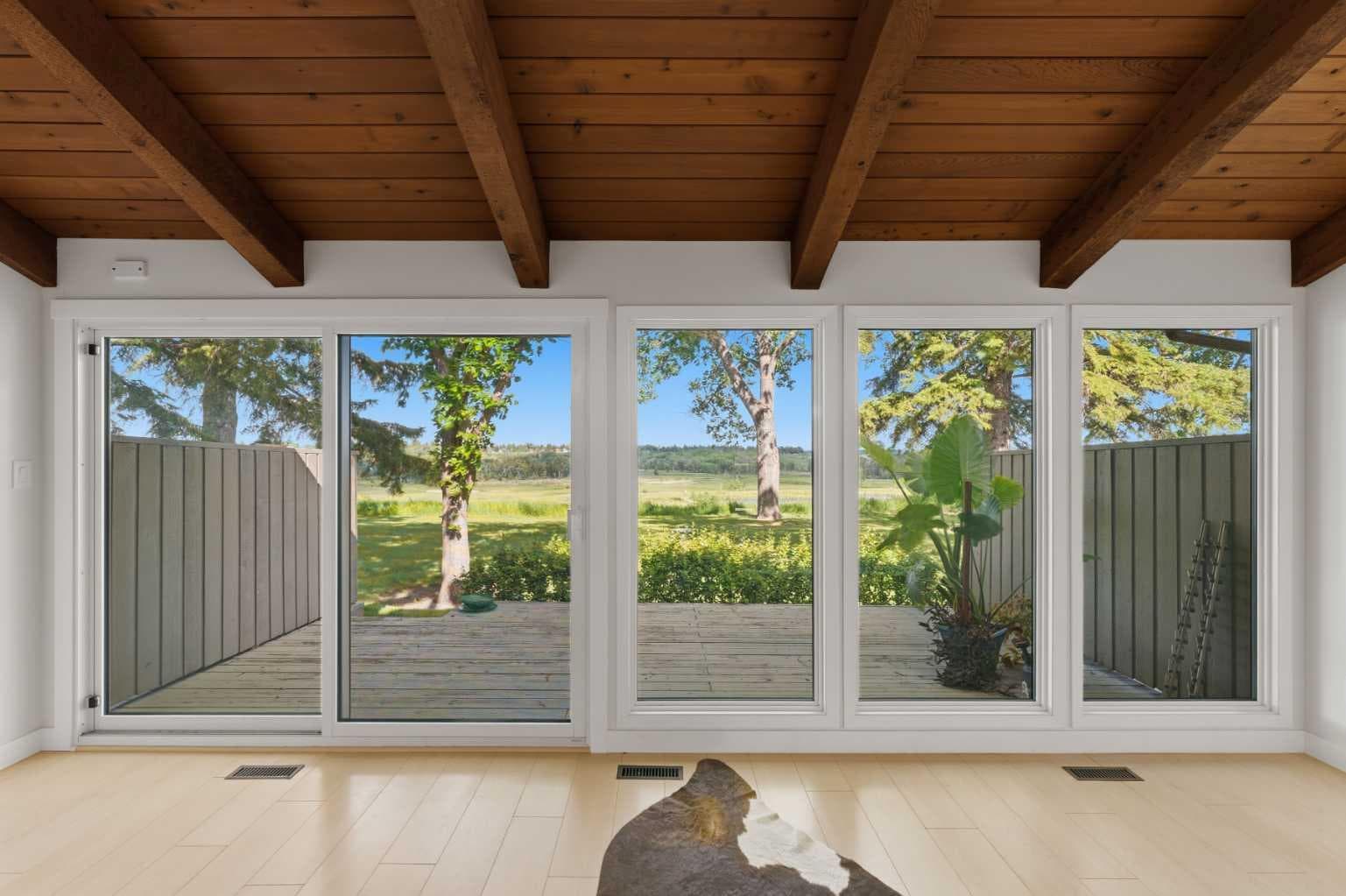 821, 860 Midridge Drive SE