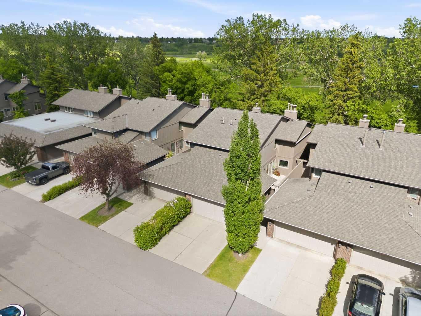821, 860 Midridge Drive SE