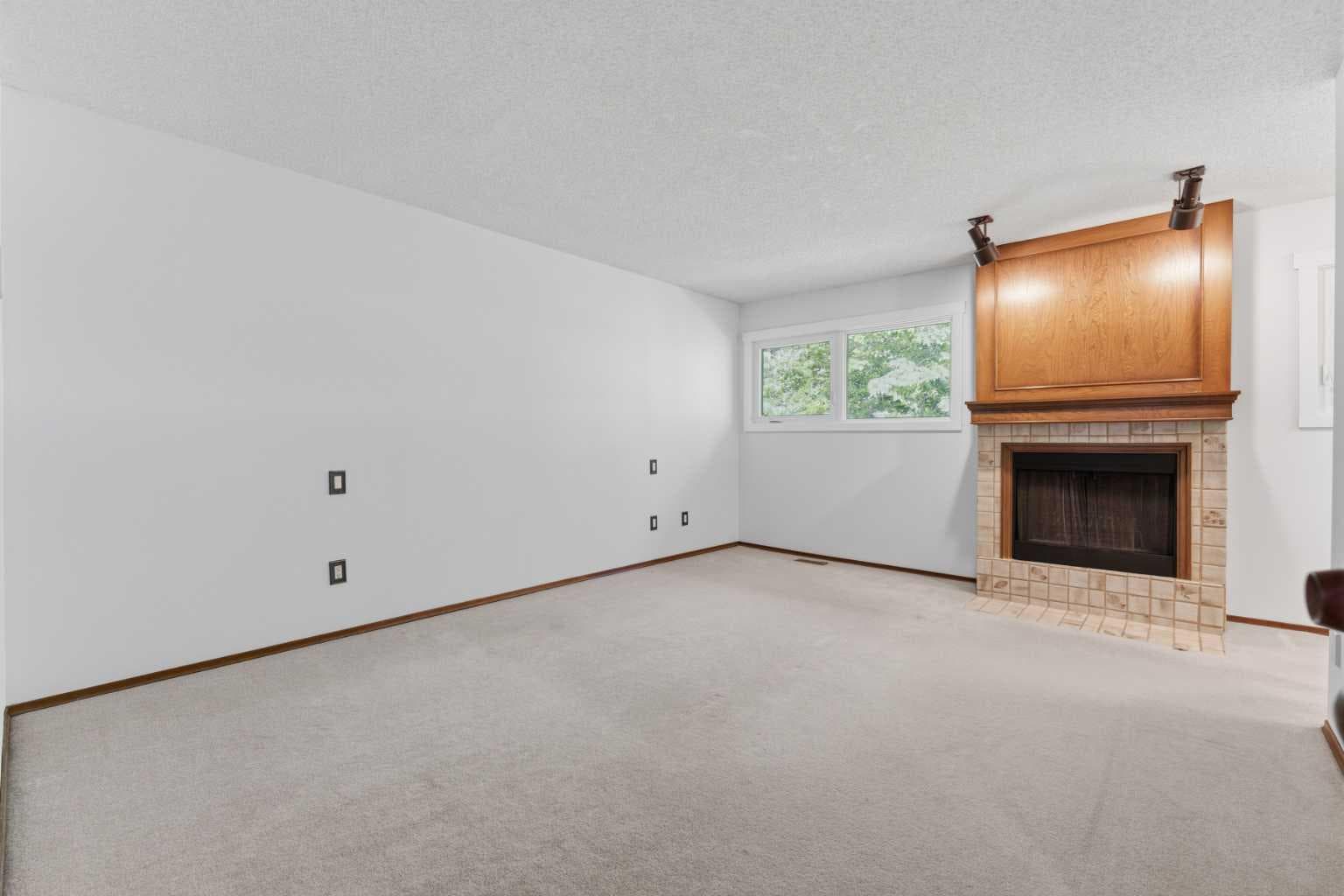 821, 860 Midridge Drive SE