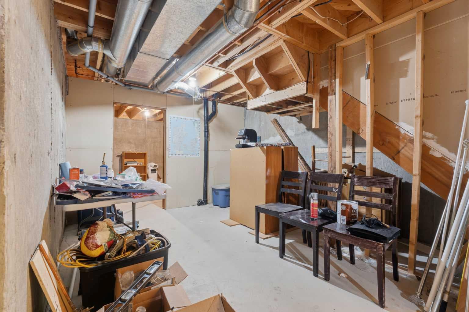 821, 860 Midridge Drive SE