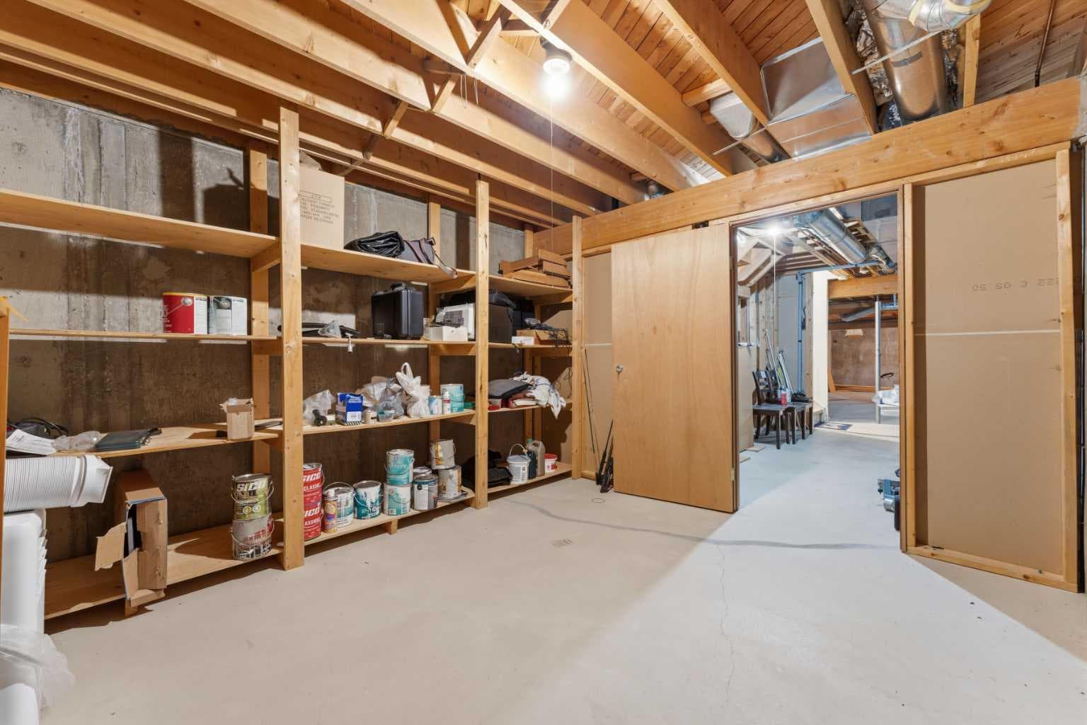 821, 860 Midridge Drive SE