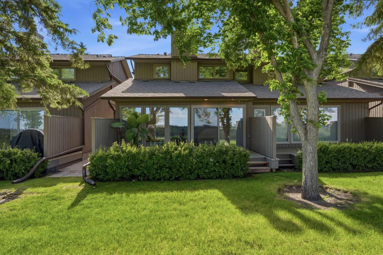 821, 860 Midridge Drive SE