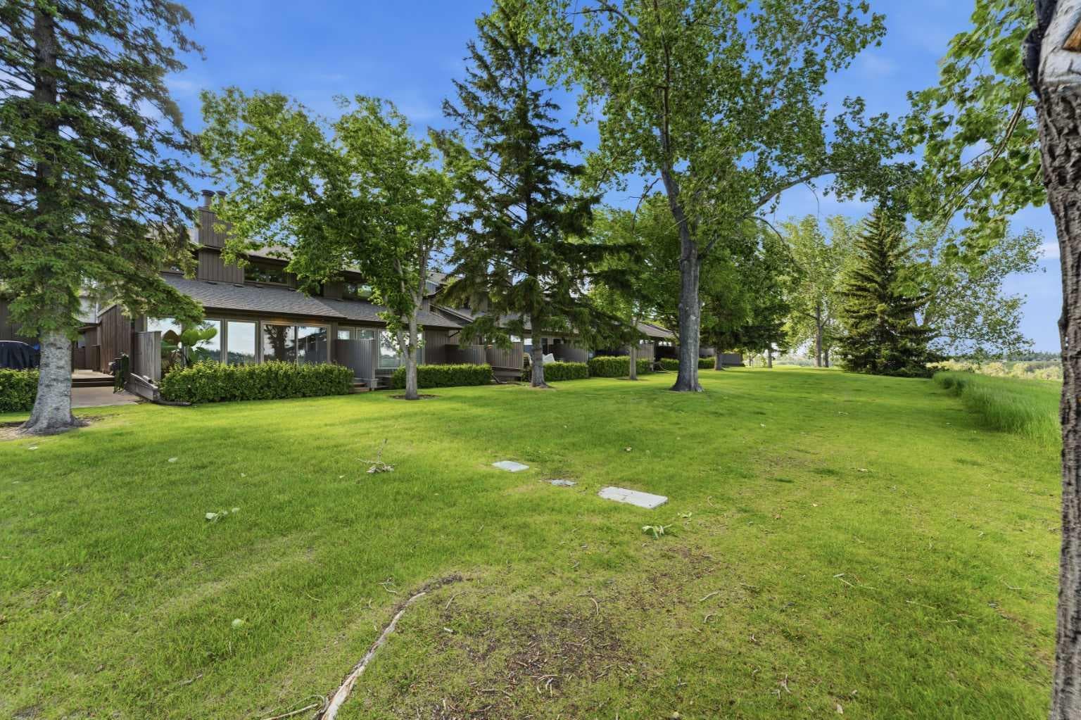 821, 860 Midridge Drive SE