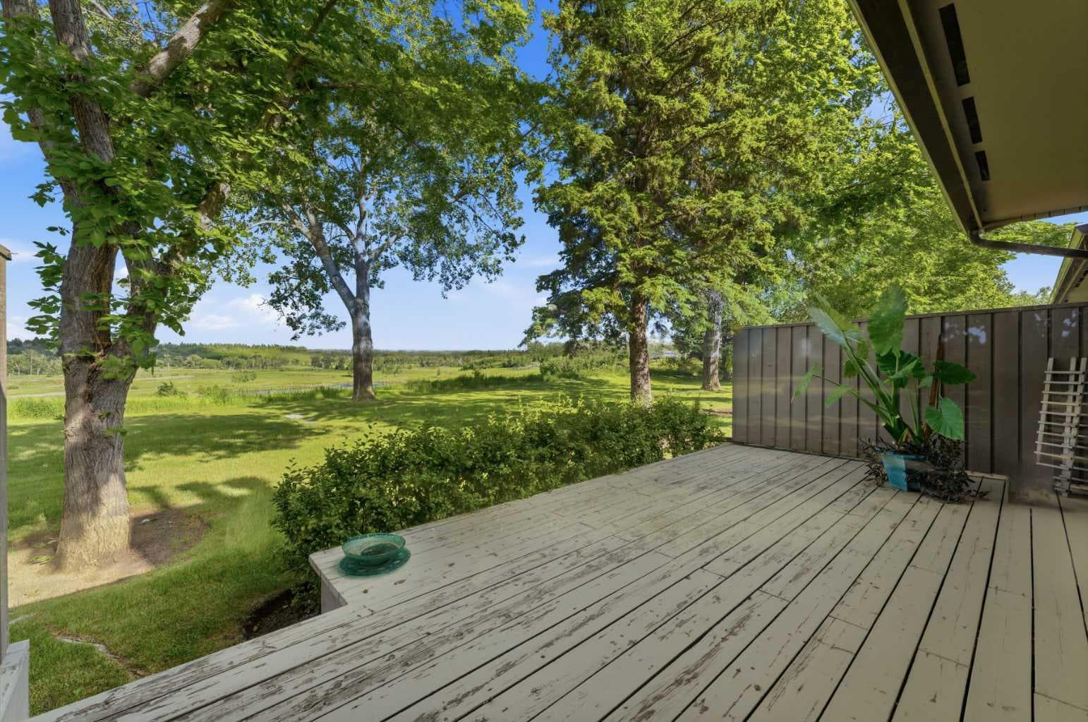 821, 860 Midridge Drive SE