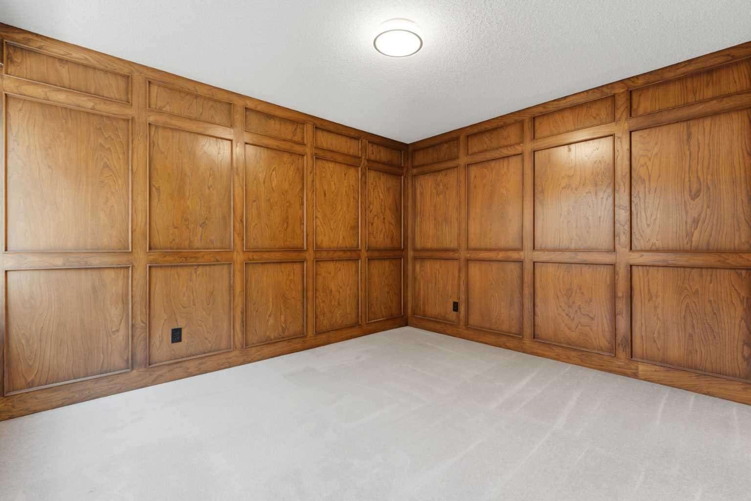 821, 860 Midridge Drive SE