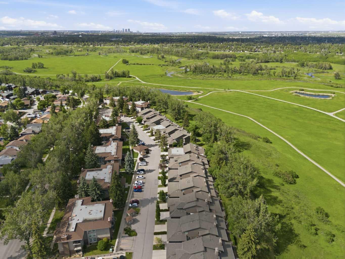 821, 860 Midridge Drive SE