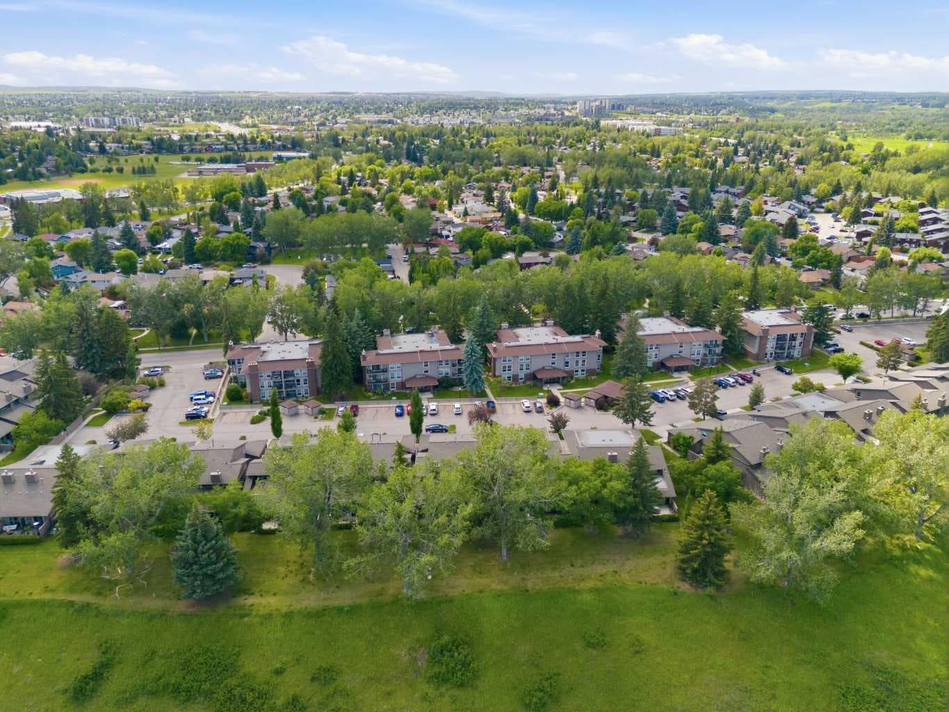 821, 860 Midridge Drive SE