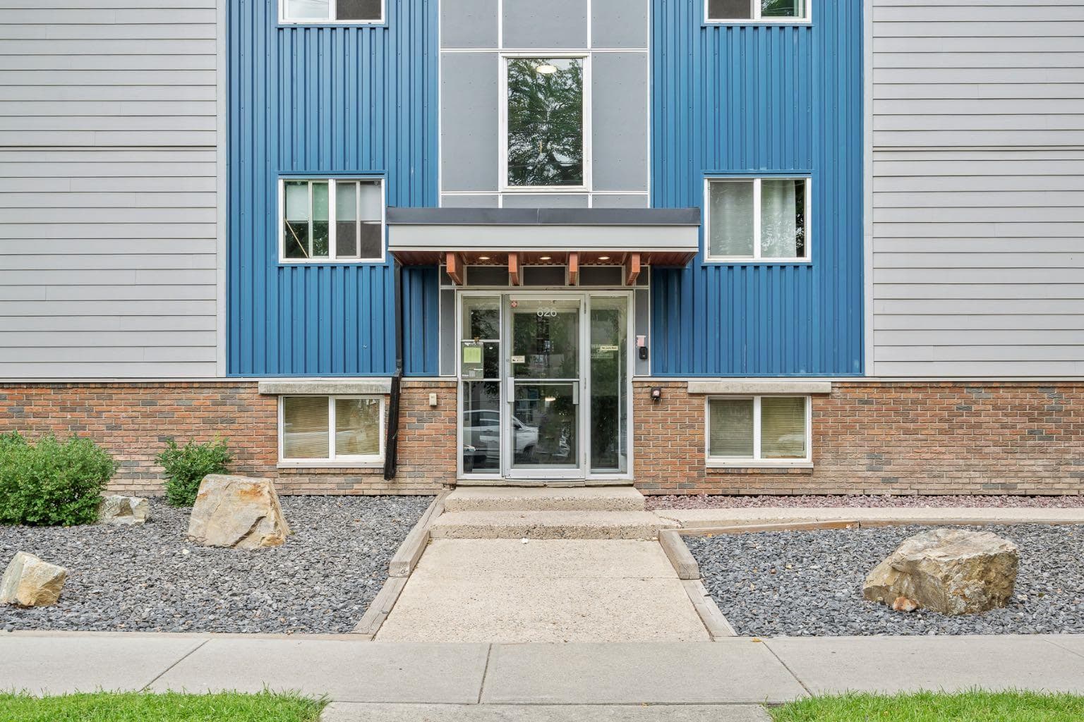 201, 626 2 Avenue NE