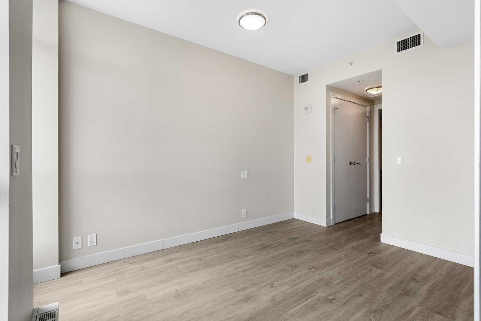 1712, 222 Riverfront Avenue SW