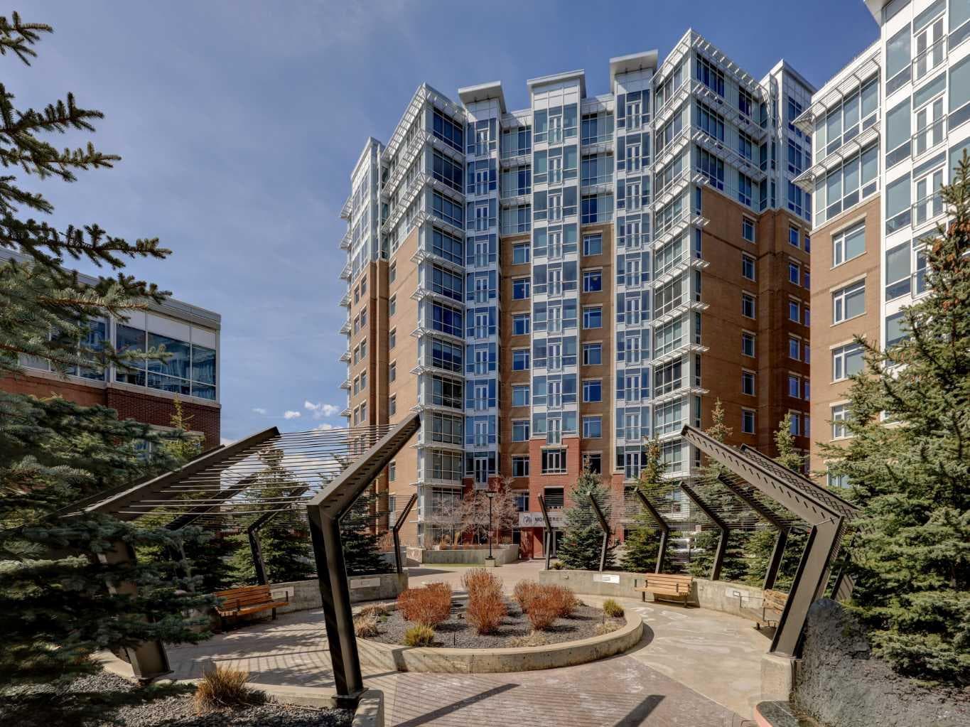 810, 16 Varsity Estates Circle NW