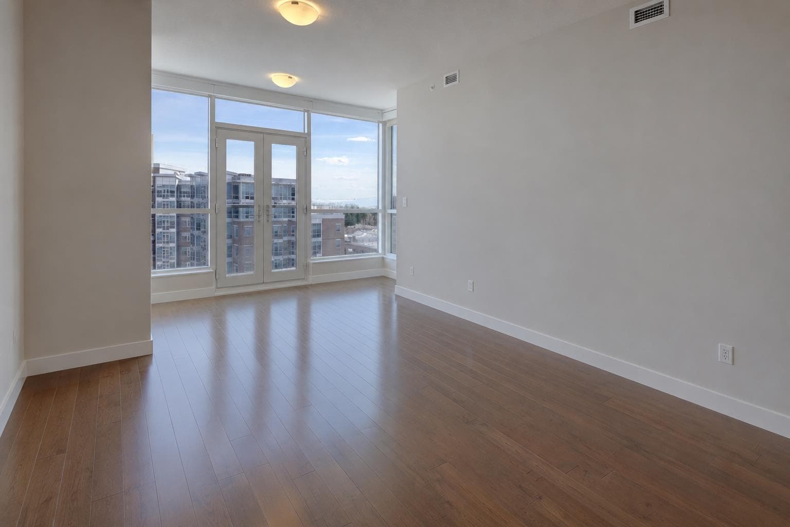 810, 16 Varsity Estates Circle NW