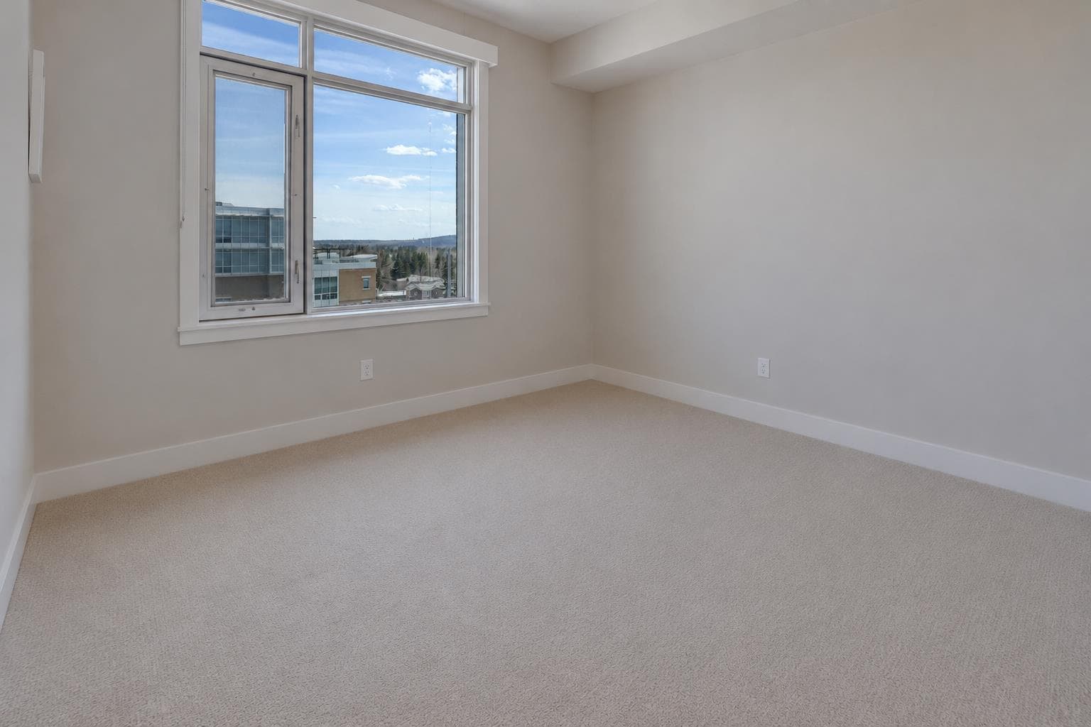 810, 16 Varsity Estates Circle NW