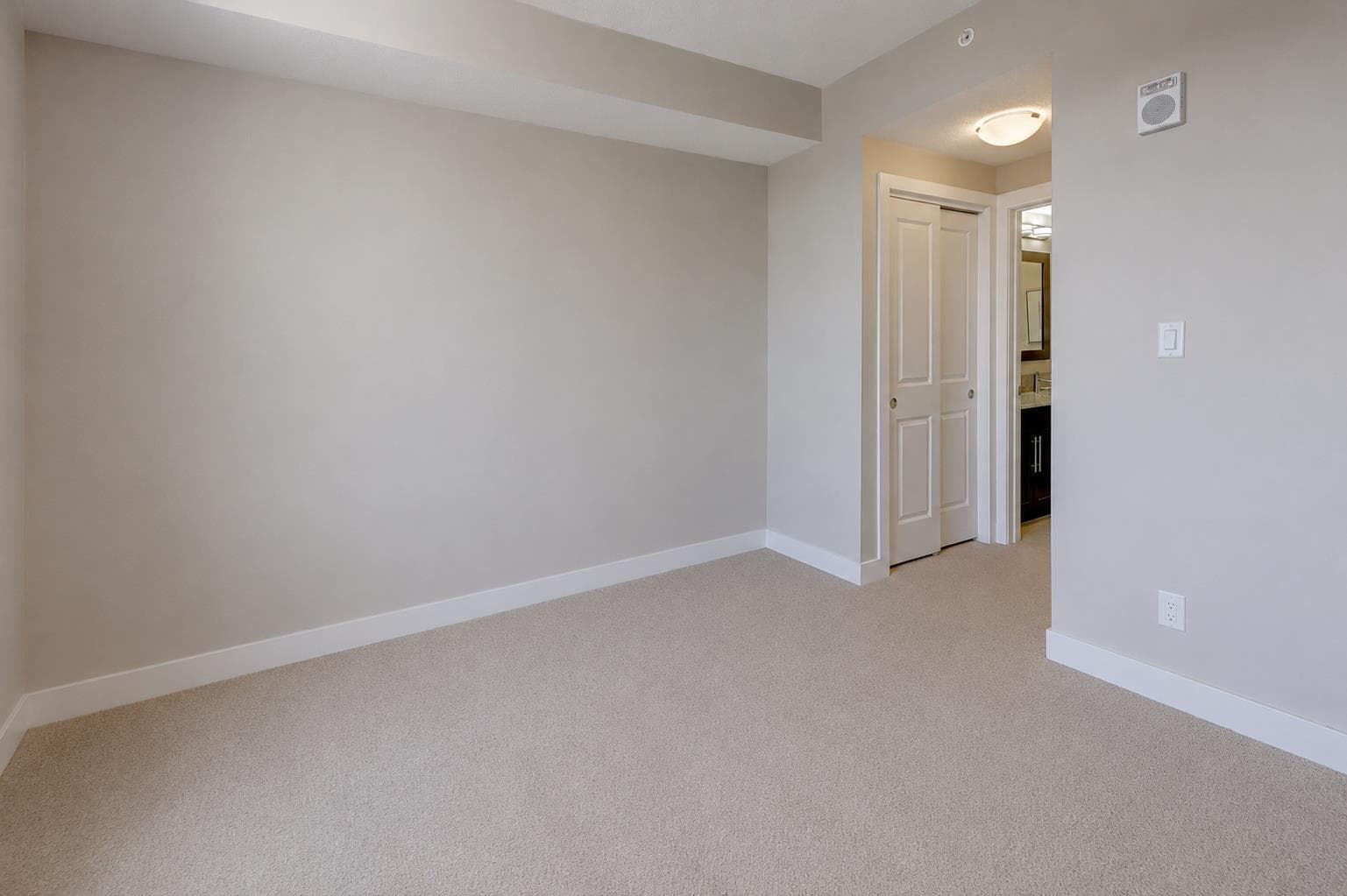 810, 16 Varsity Estates Circle NW