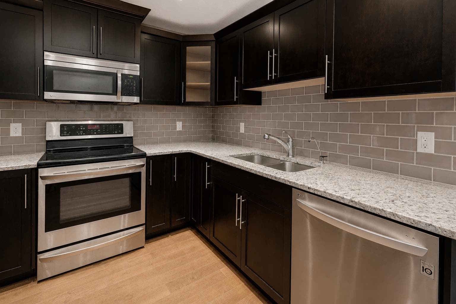 810, 16 Varsity Estates Circle NW