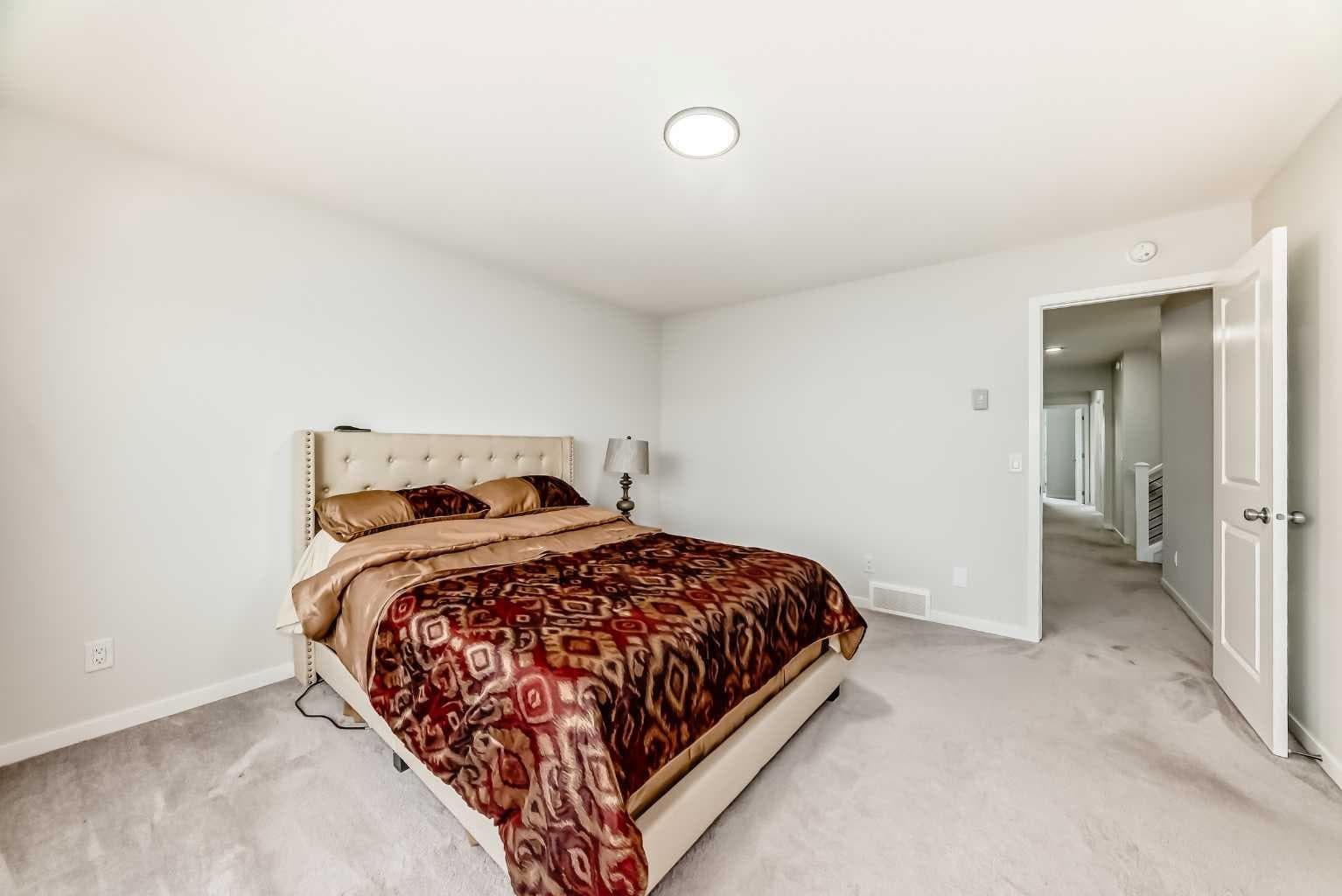 305 Edith Road NW