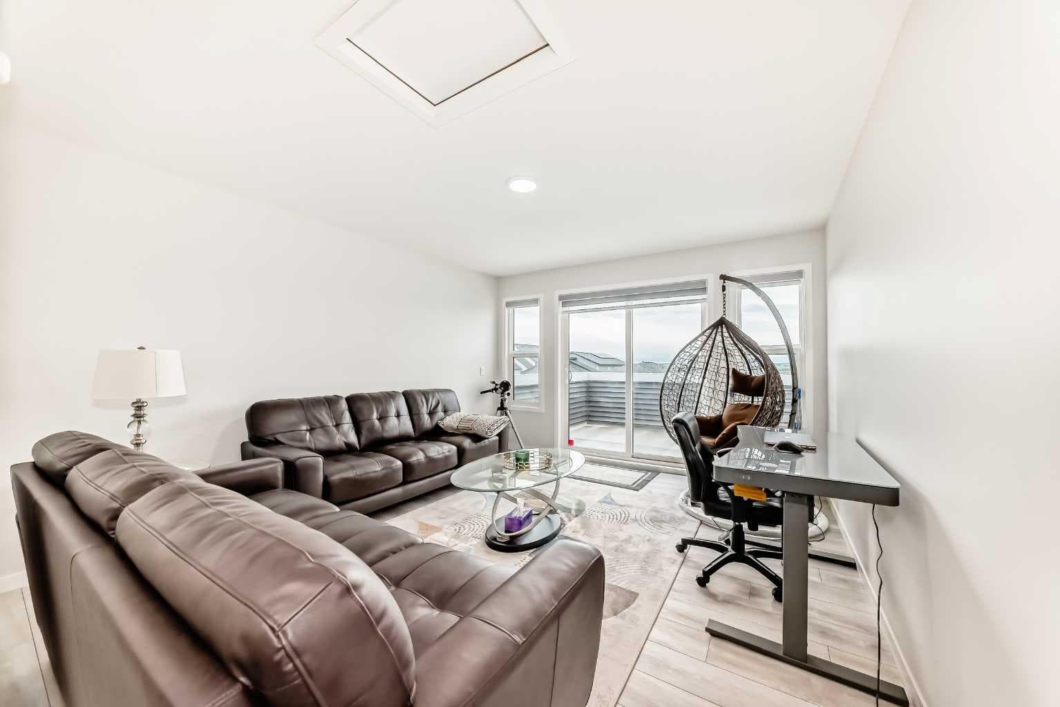 305 Edith Road NW