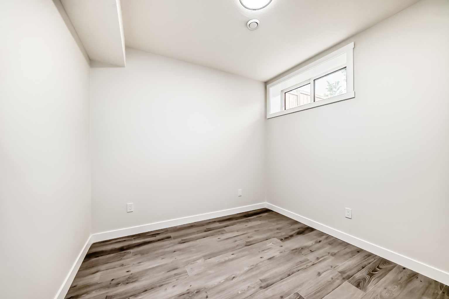 305 Edith Road NW
