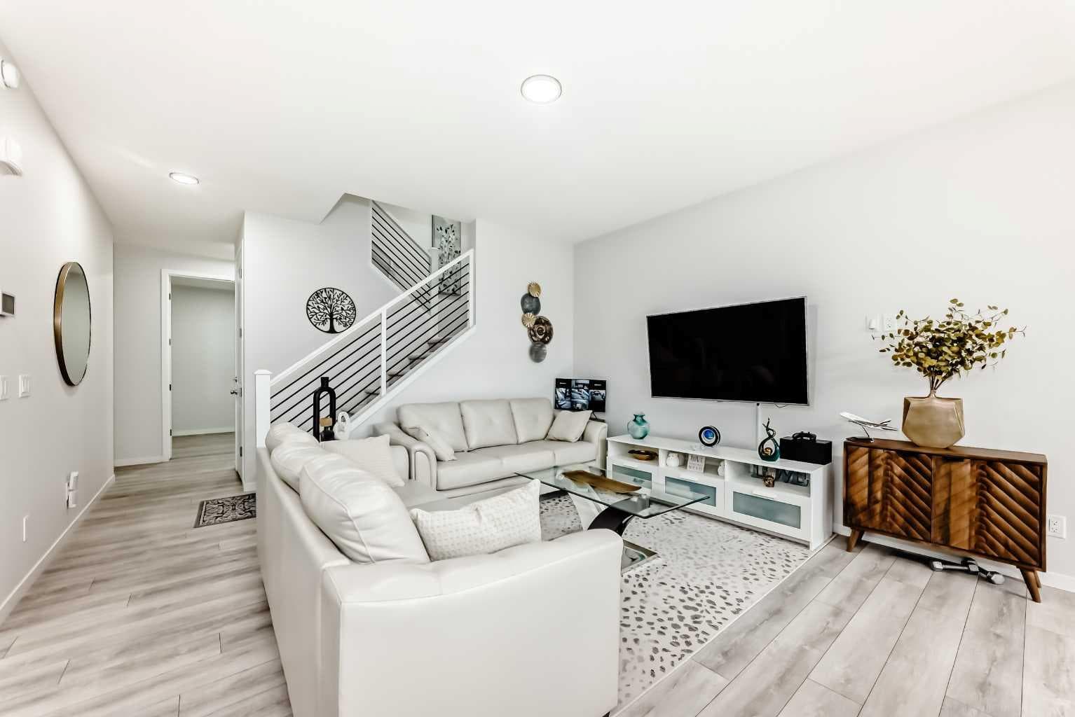 305 Edith Road NW