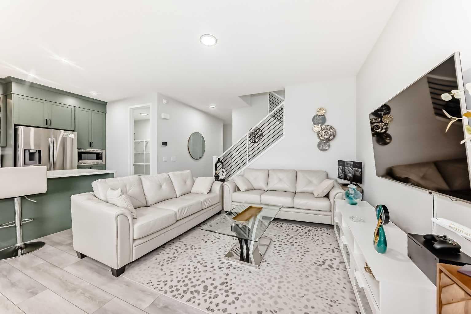 305 Edith Road NW