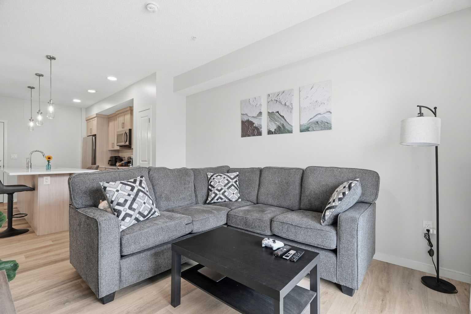 3207, 33 Carringham Gate NW