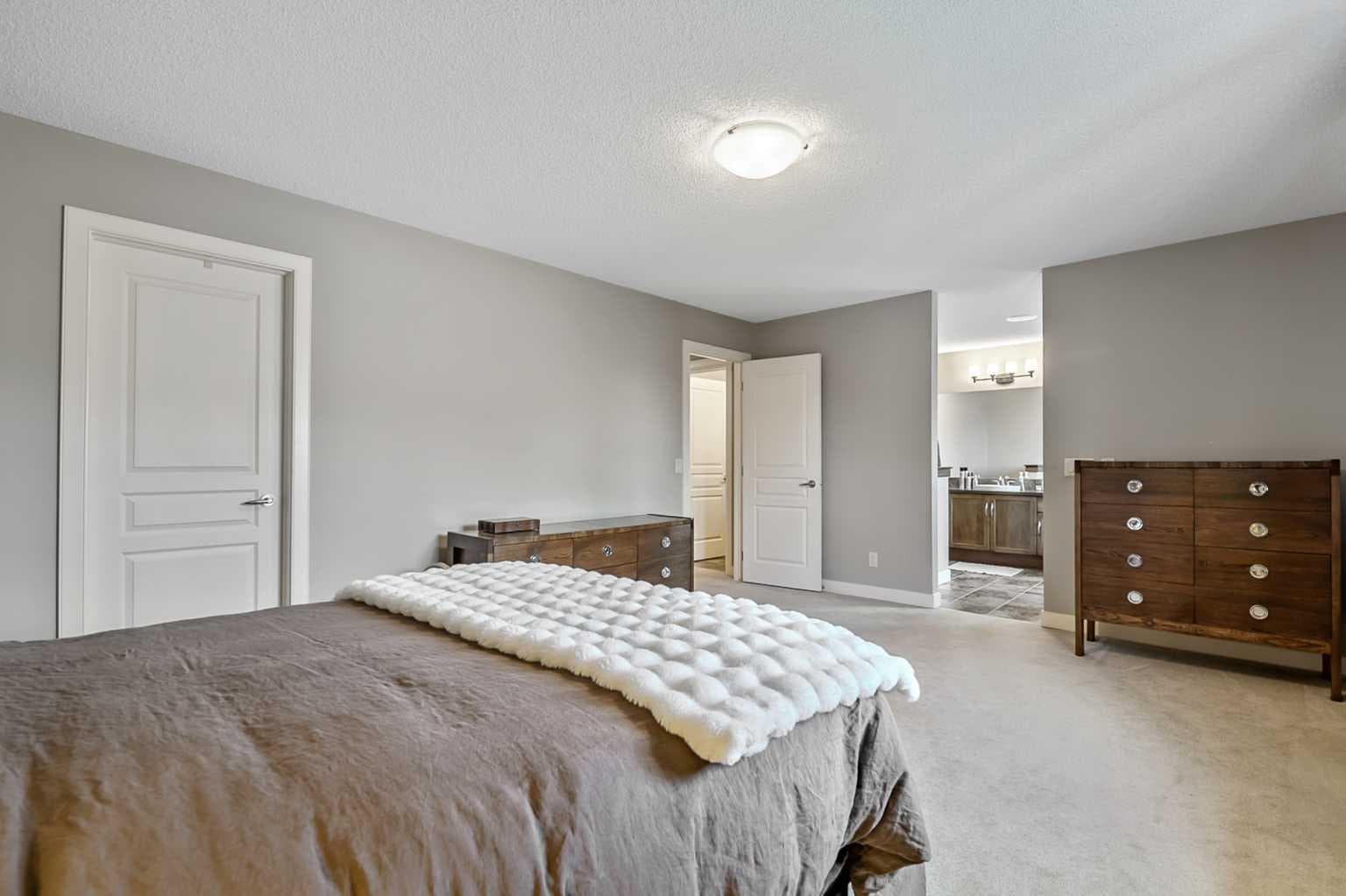 78 Cranberry Avenue SE