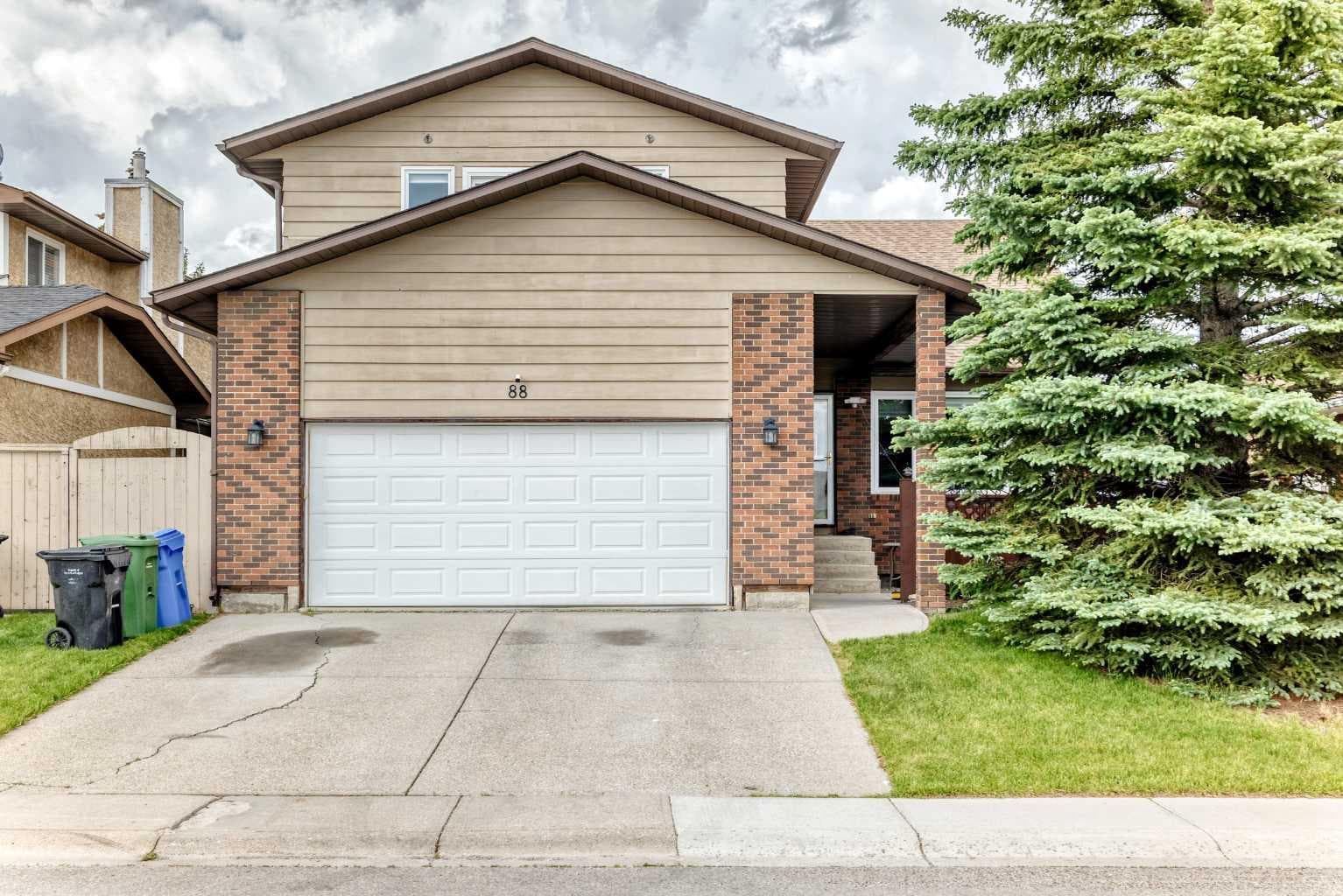88 Castlefall Way NE