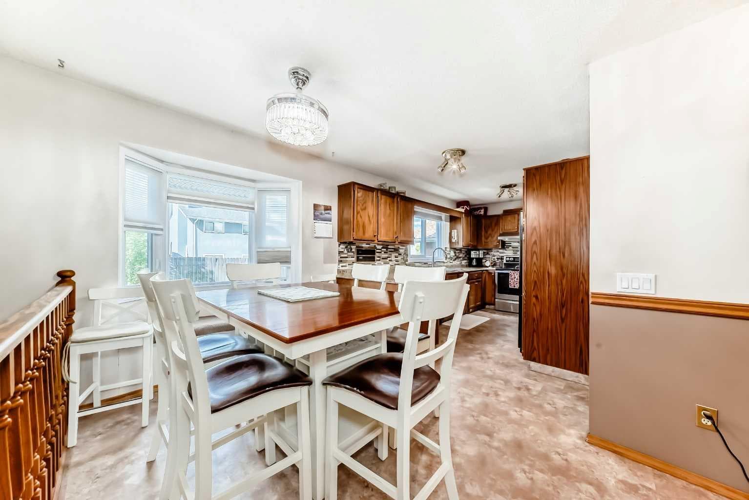 88 Castlefall Way NE