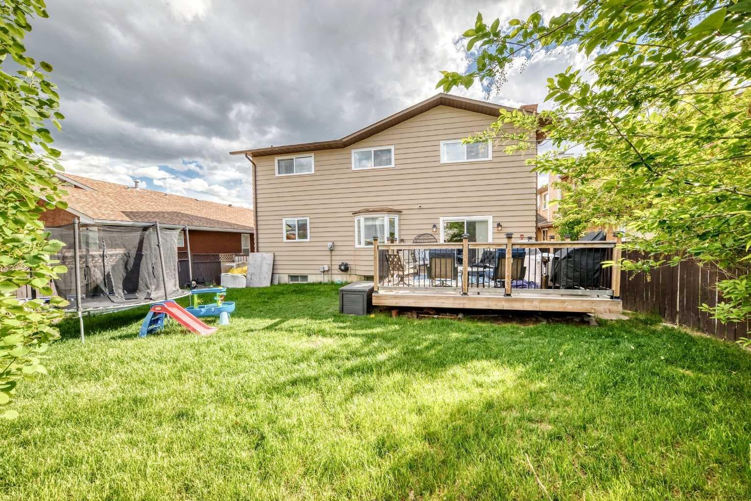 88 Castlefall Way NE