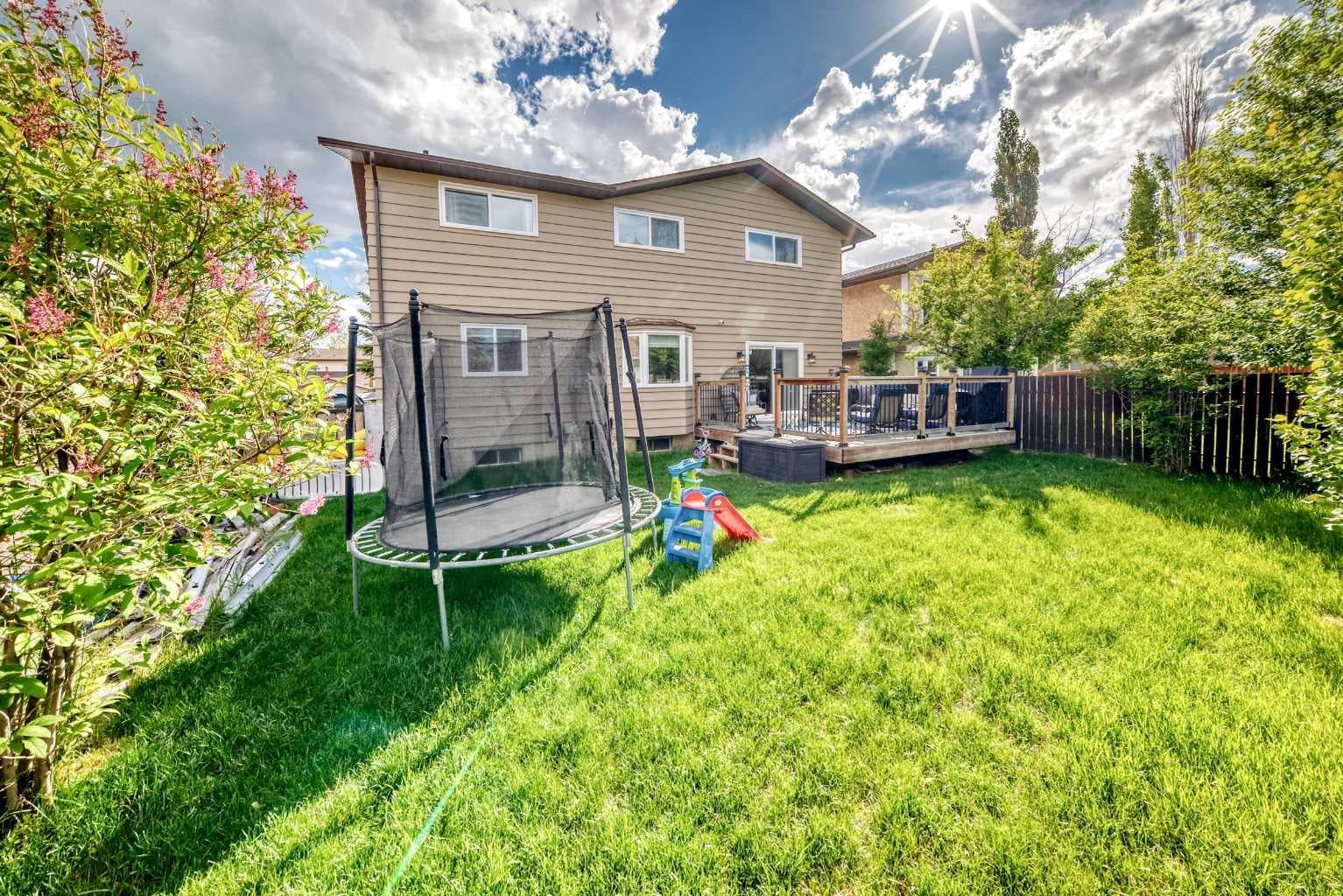 88 Castlefall Way NE