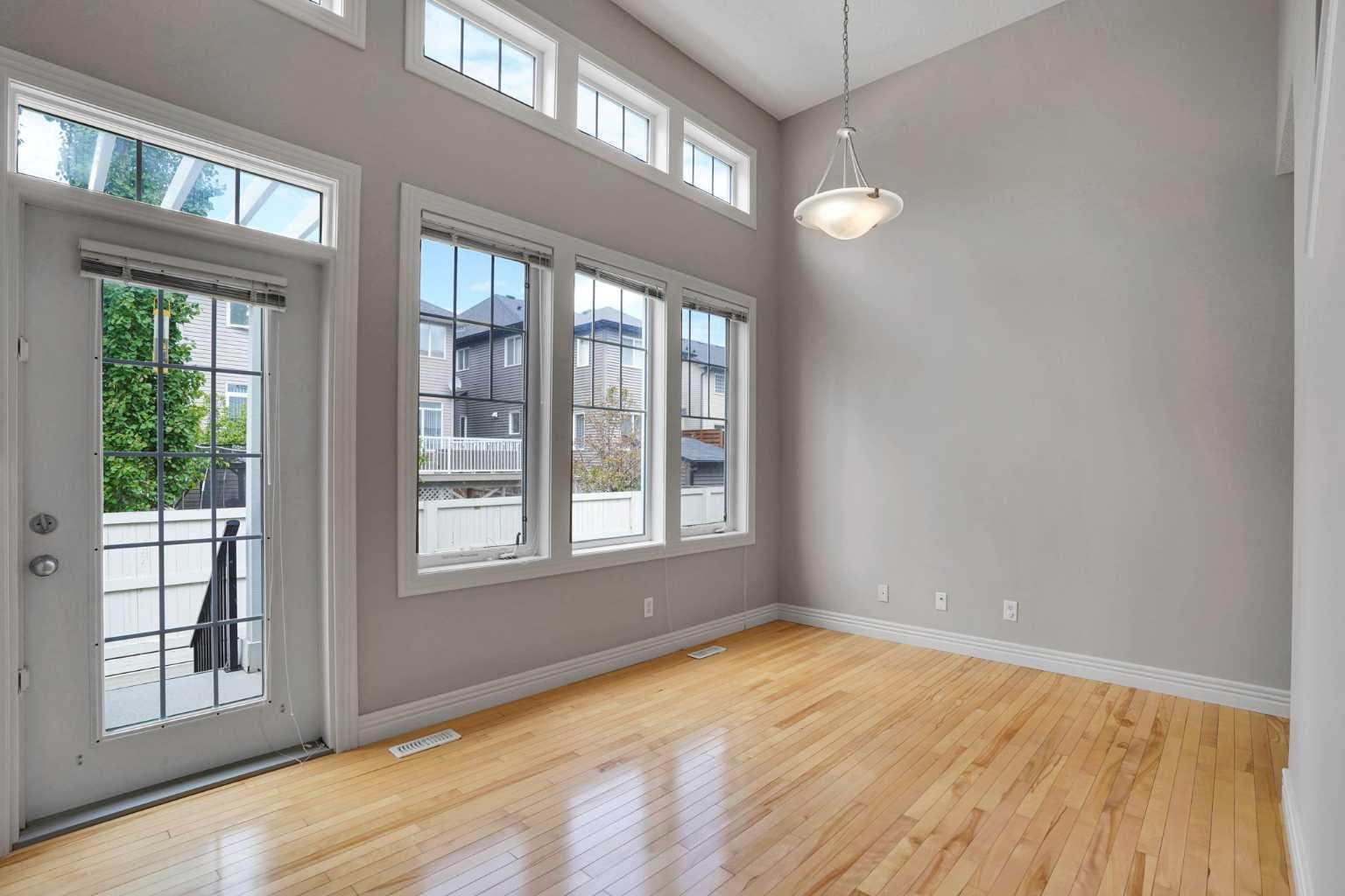 19 Royal Oak Plaza NW