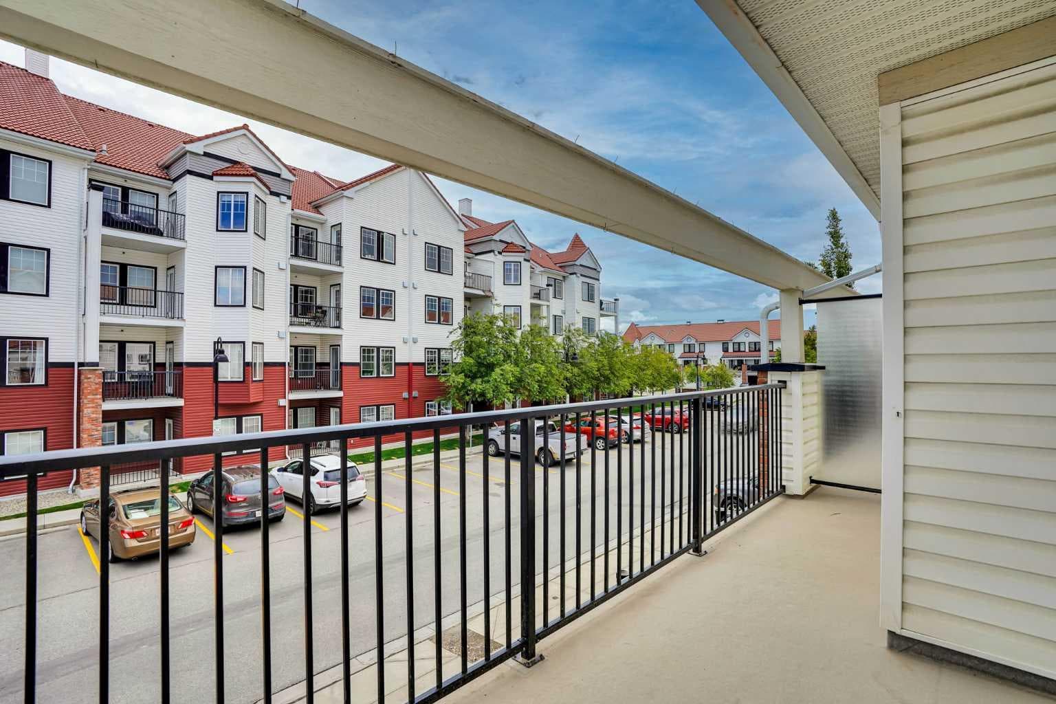 19 Royal Oak Plaza NW
