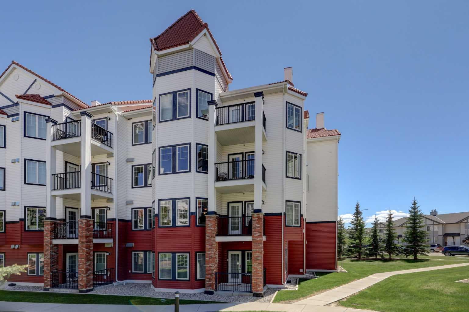 220, 70 Royal Oak Plaza NW