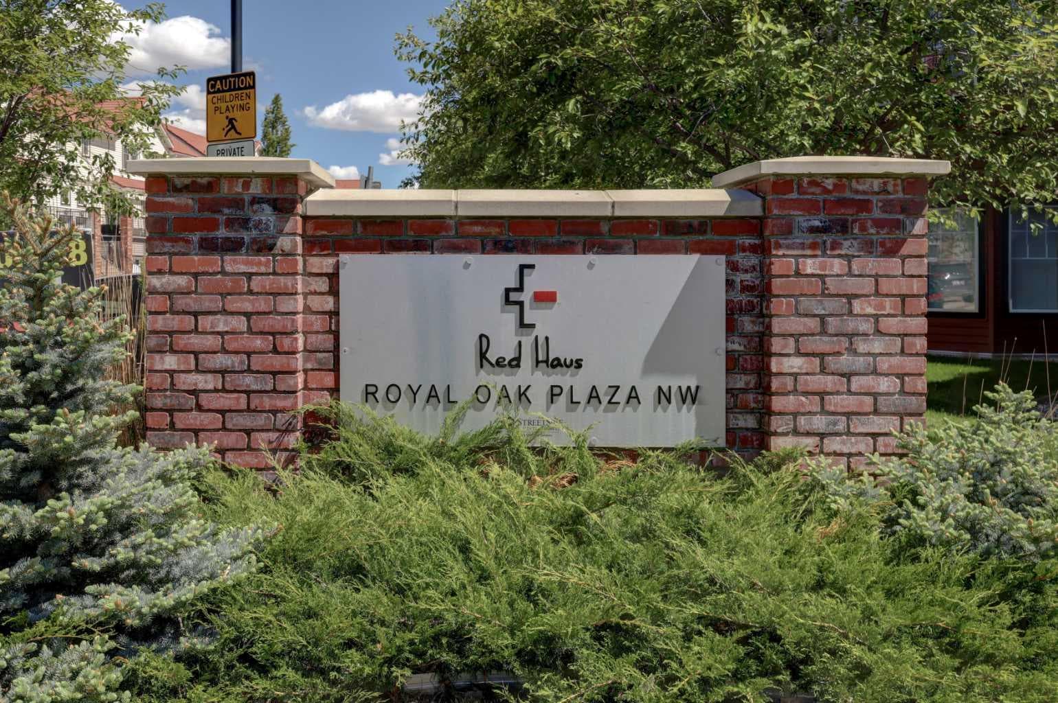 220, 70 Royal Oak Plaza NW