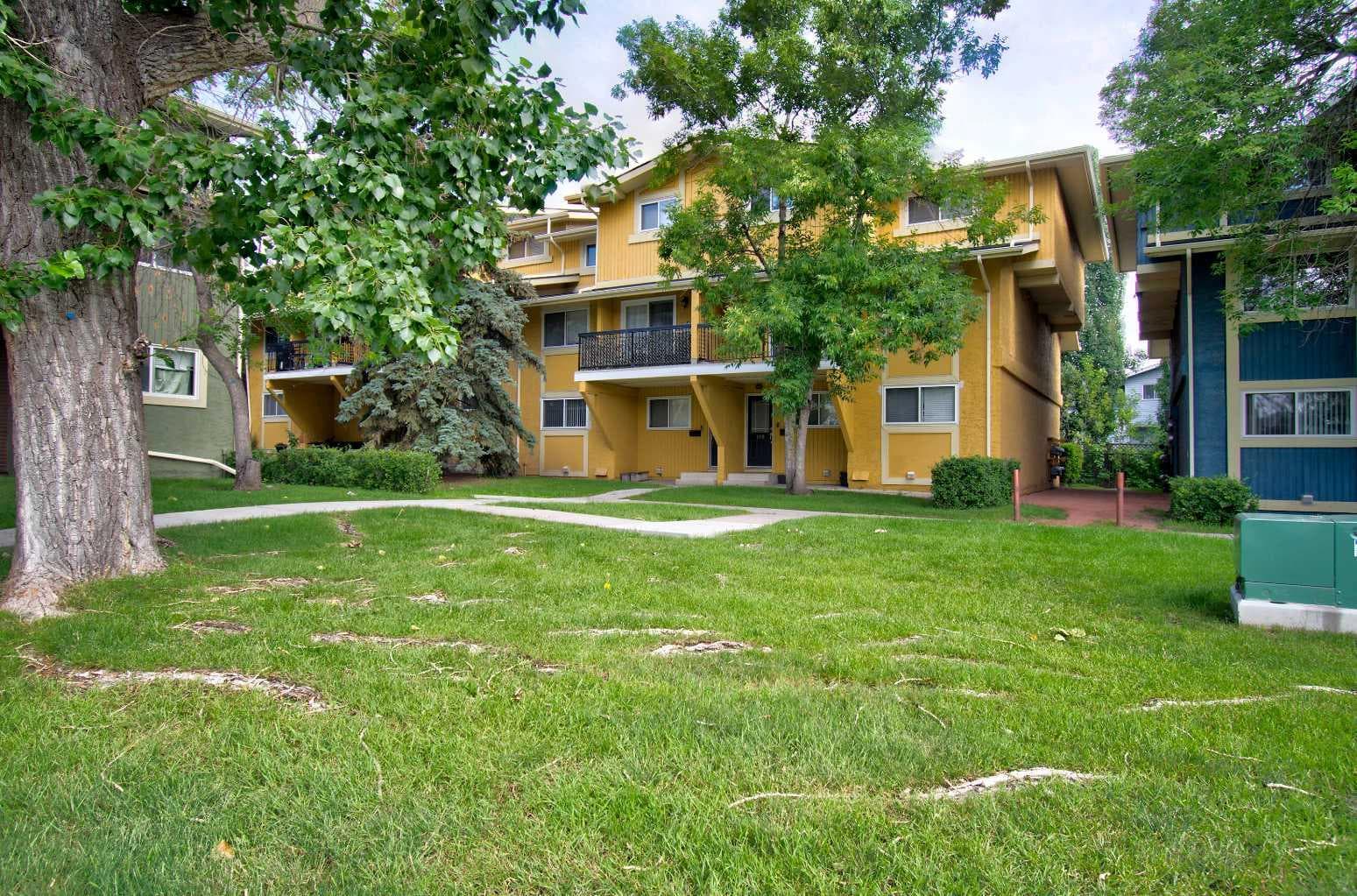 106, 2200 Woodview Drive SW