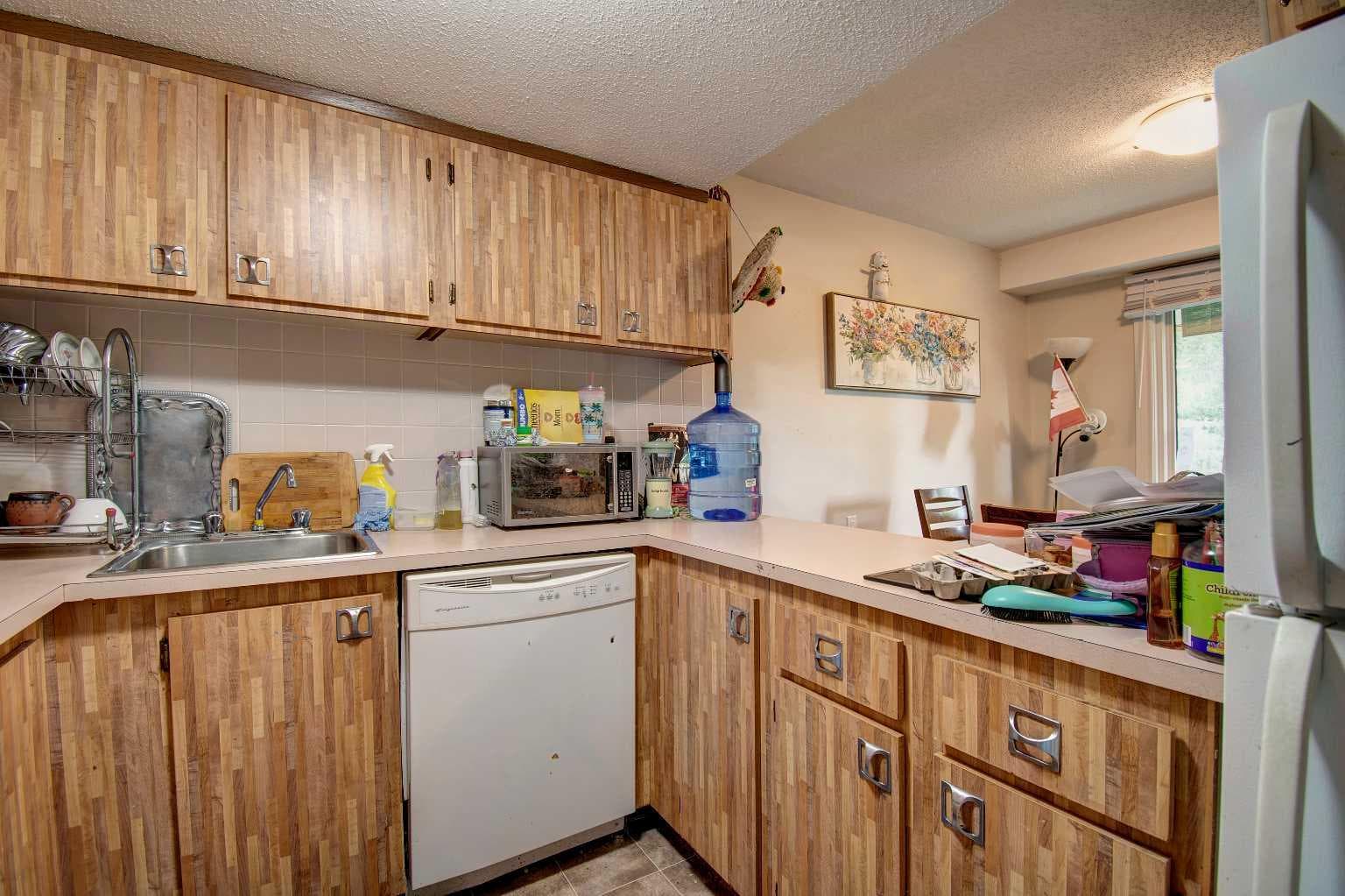 106, 2200 Woodview Drive SW