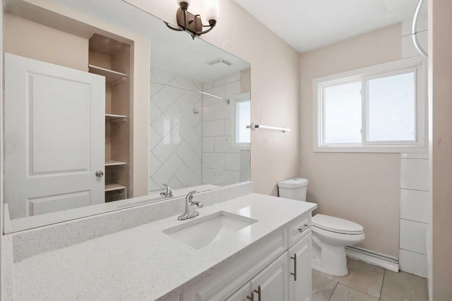 111 42 Avenue NE