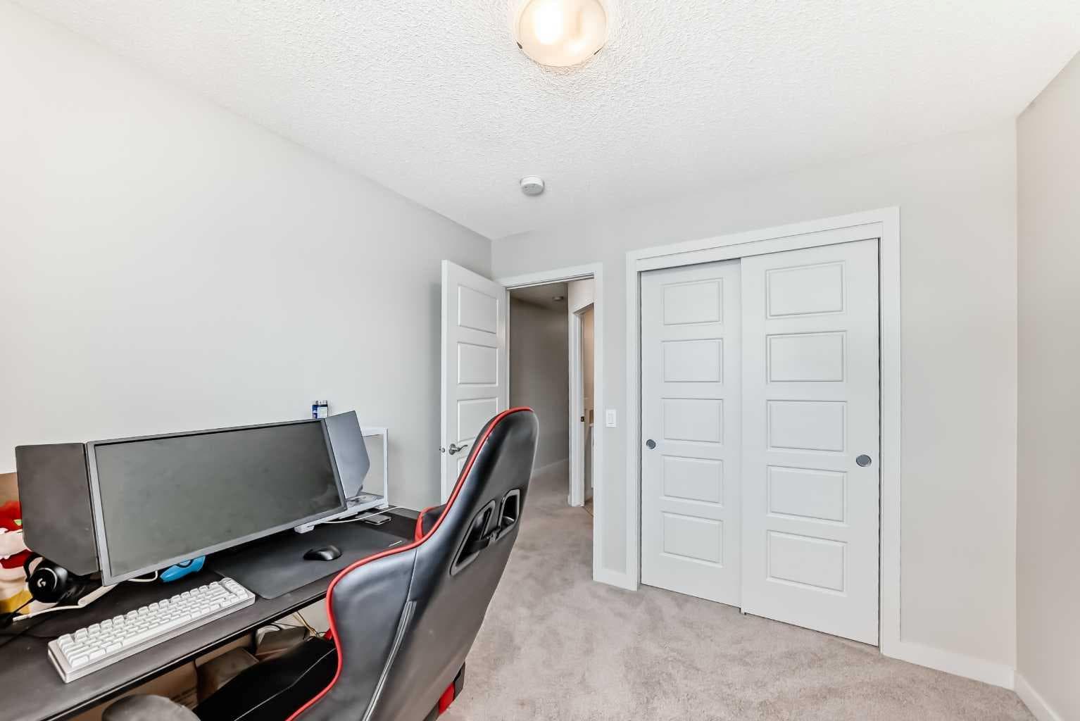 806, 32 Red Embers Parade NE