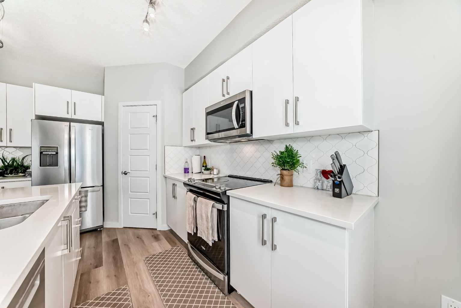 806, 32 Red Embers Parade NE
