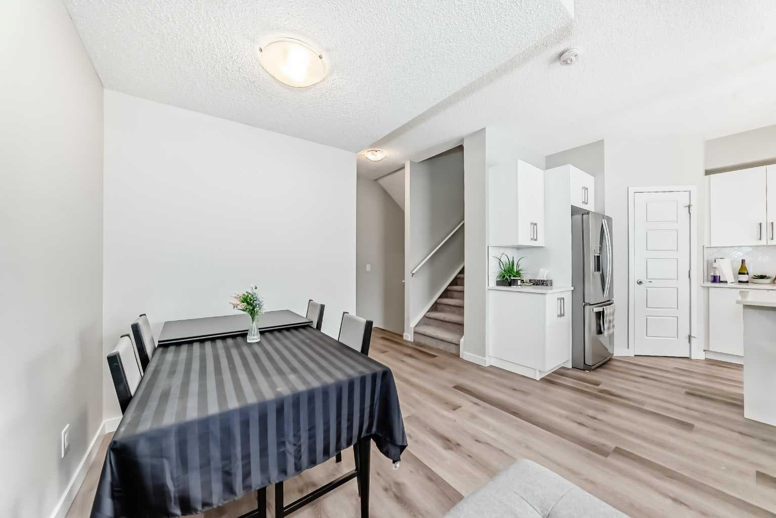 806, 32 Red Embers Parade NE
