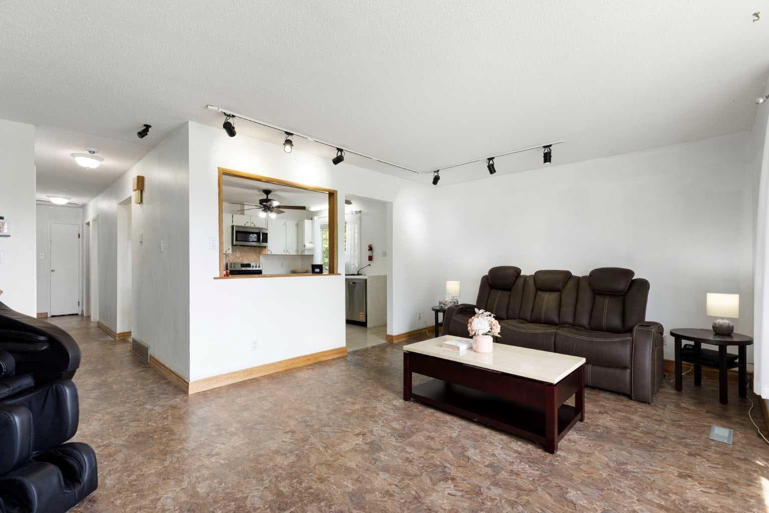 1016 Hunterdale Place NW