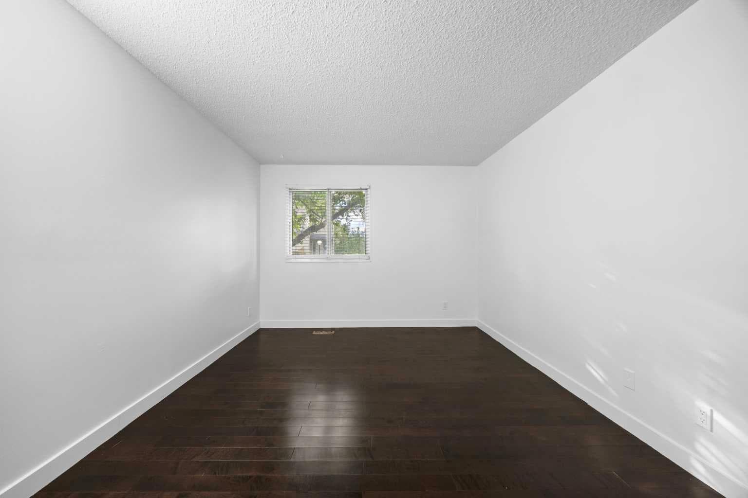 301, 1540 29 Street NW