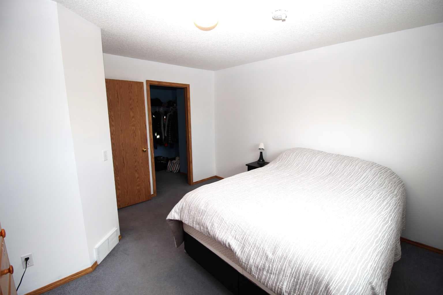 215 Millview Green SW