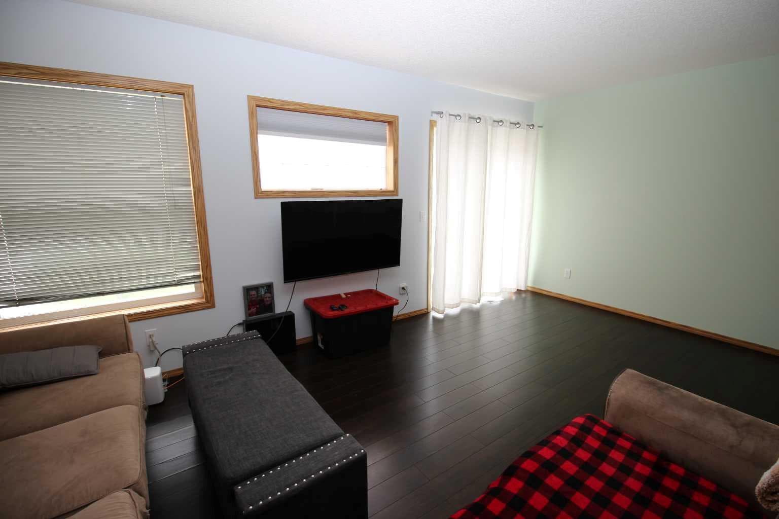 215 Millview Green SW