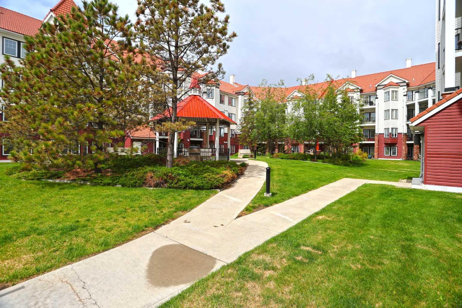 420, 30 Royal Oak Plaza NW