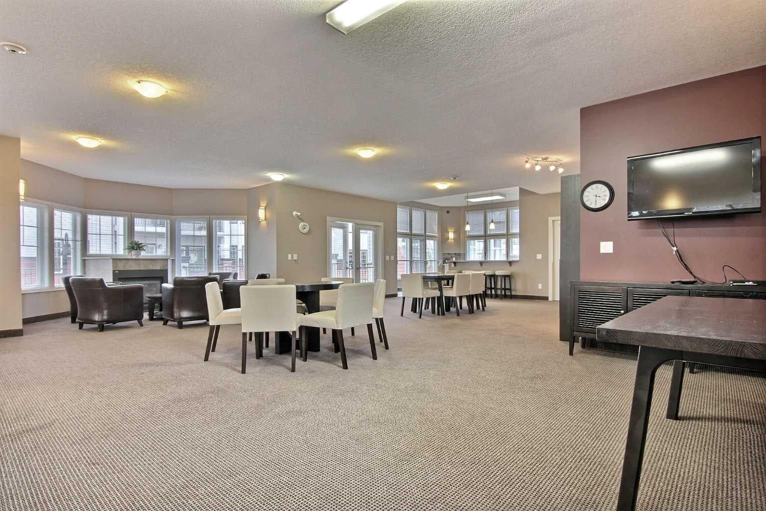 420, 30 Royal Oak Plaza NW