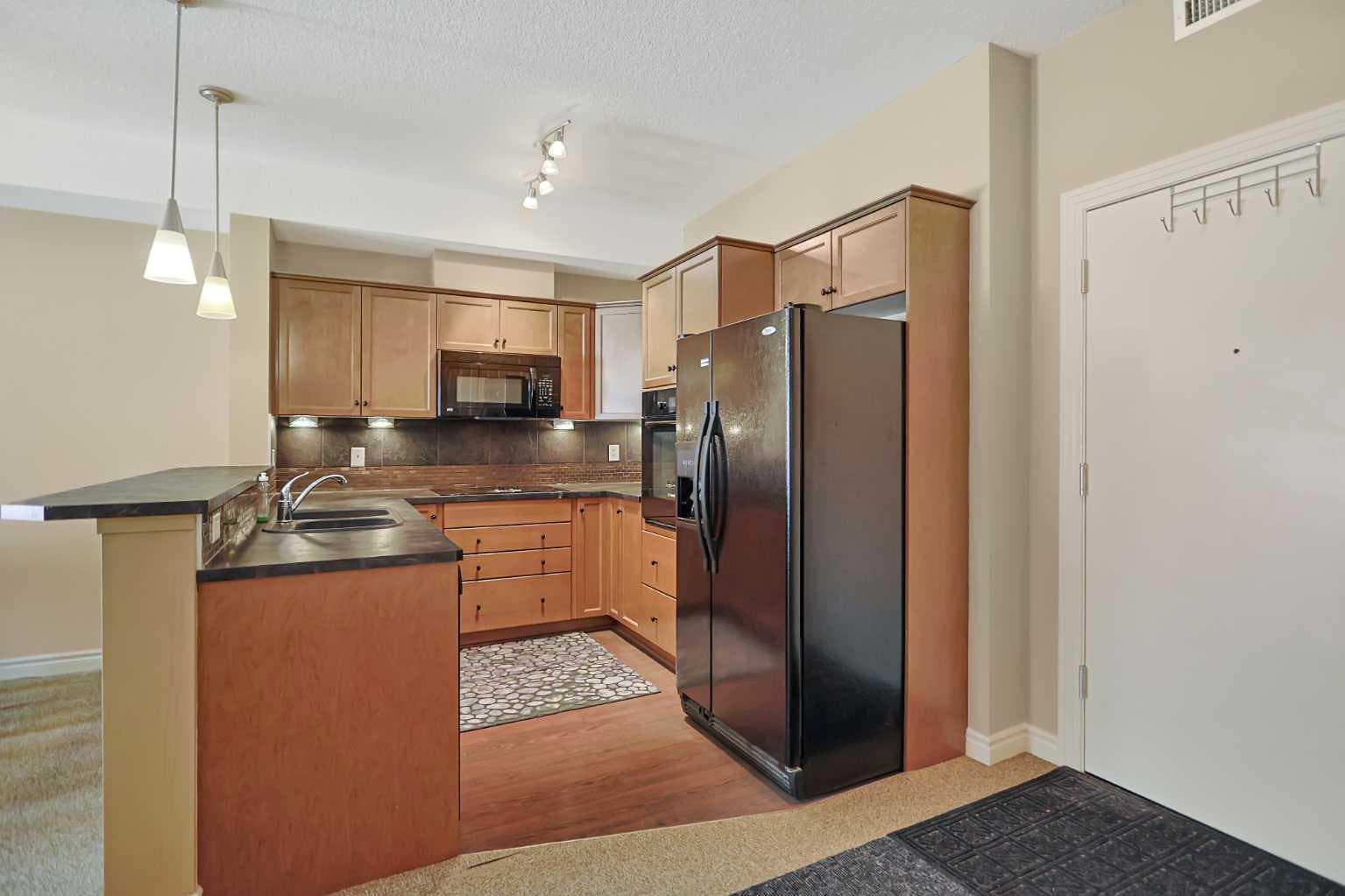 420, 30 Royal Oak Plaza NW