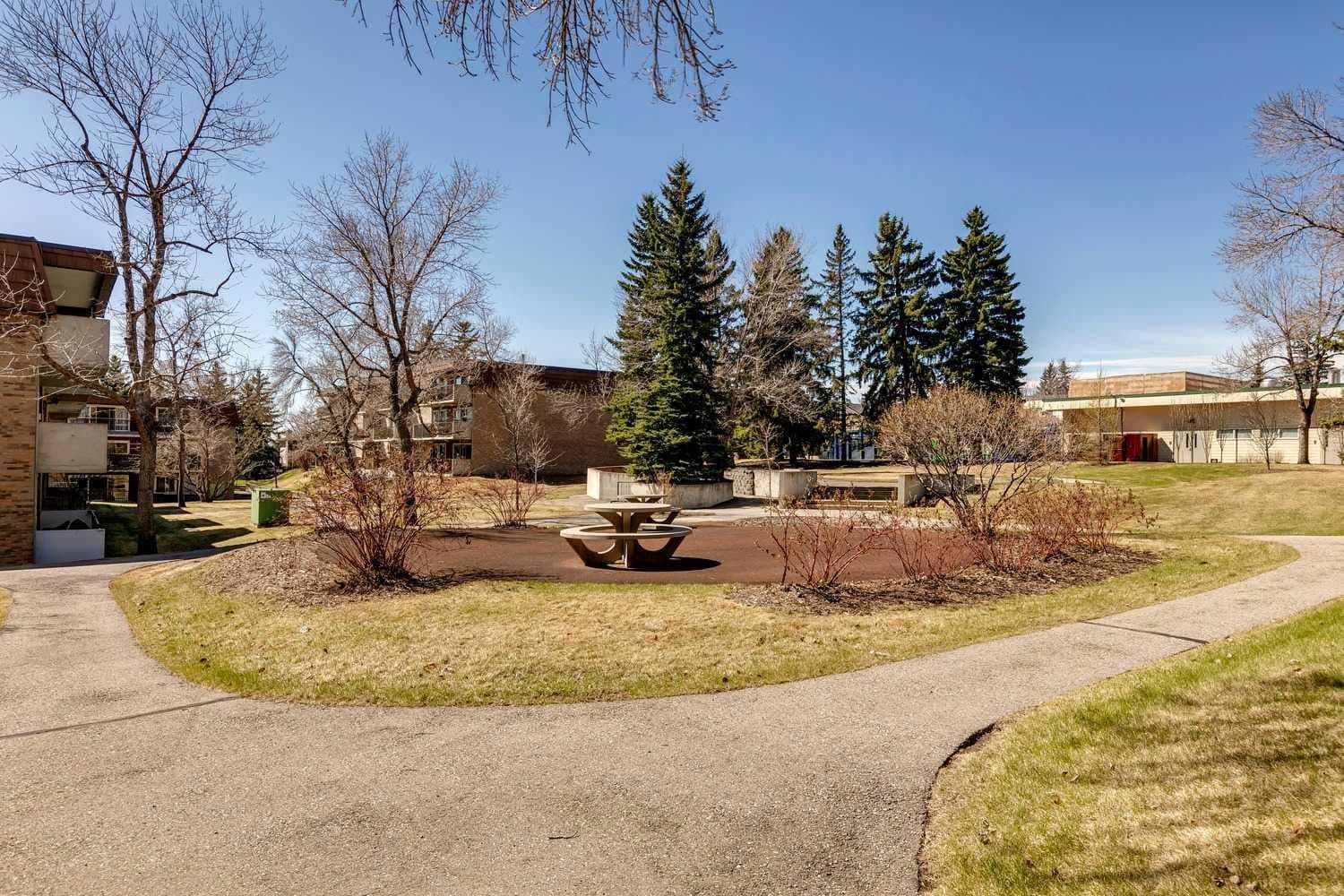 11A, 231 Heritage Drive SE