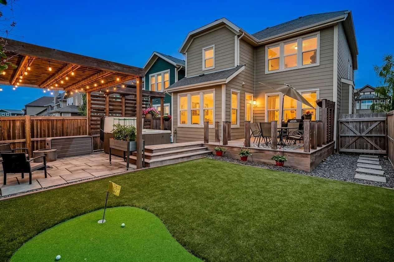 367 Mahogany Terrace SE