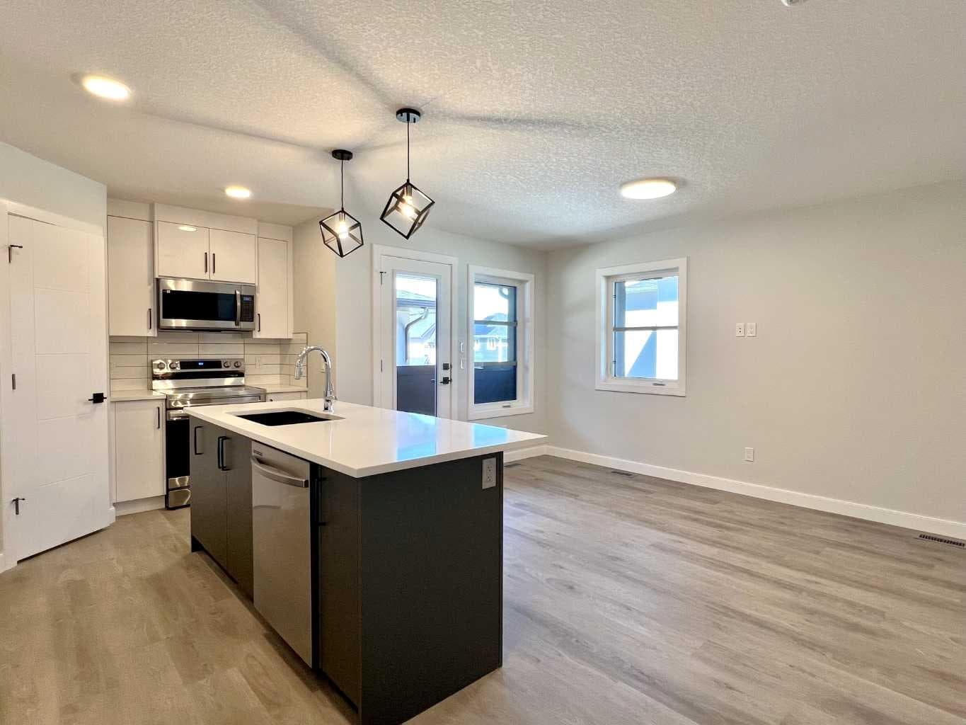 95 Rock Lake View NW