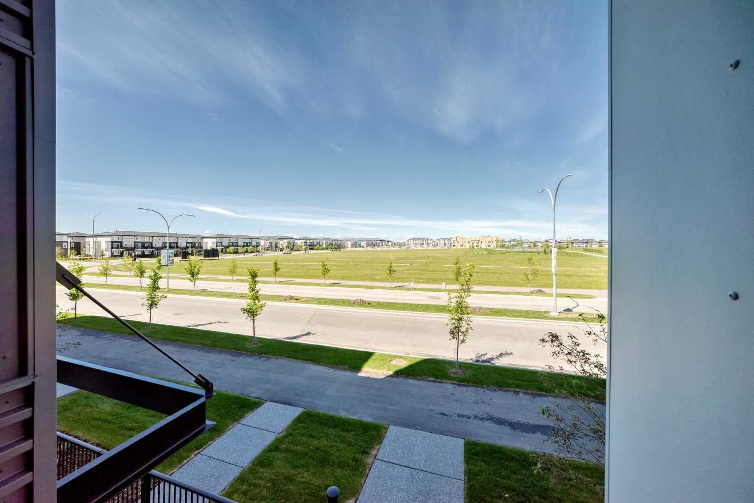 1217, 63 Corner Glen Crescent NE